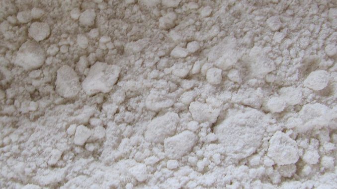 Ammoniumcarbonat E 503 mit Mehl gemischt